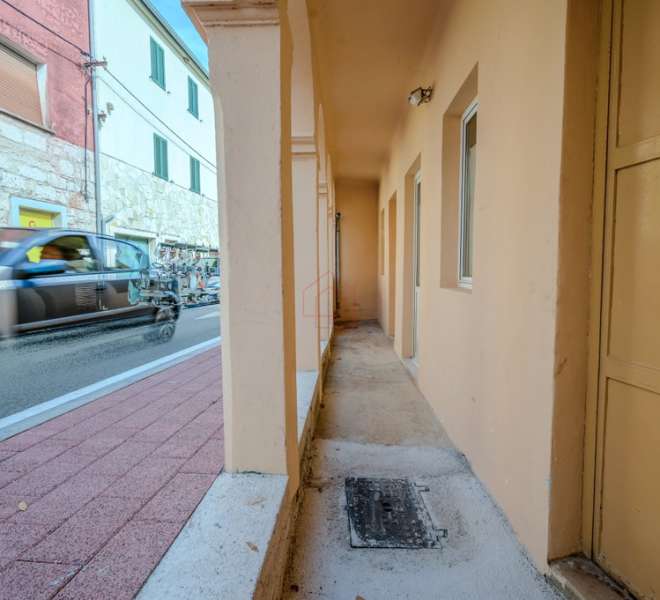 House in the very center of Murter with yard and terrace