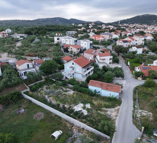 Building land for the construction of a single-family house with one residential unit, size 650m2