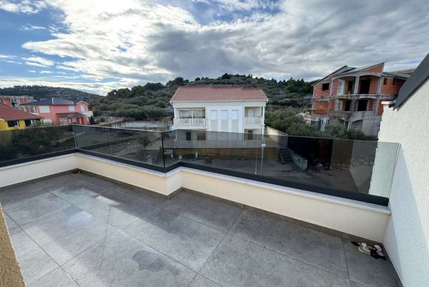 The most beautiful penthouse for sale on the island of Murter with 3 bedrooms. 12
