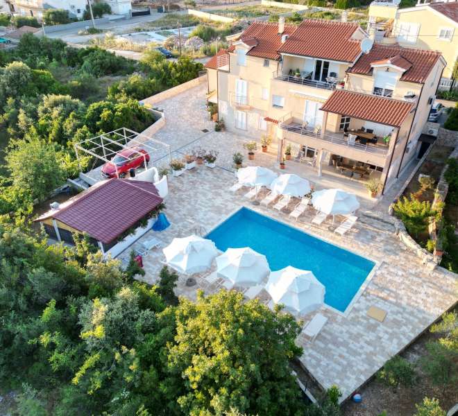 BRODARICA - VILLA WITH 4 APARTMENTS AND POOL