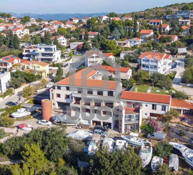 UNIKAT PRILIKA ZA HOTEL - Rou Bau projekt Stambeno poslovnog objekta / hotela na otoku Murteru s pogledom prema Kornatima