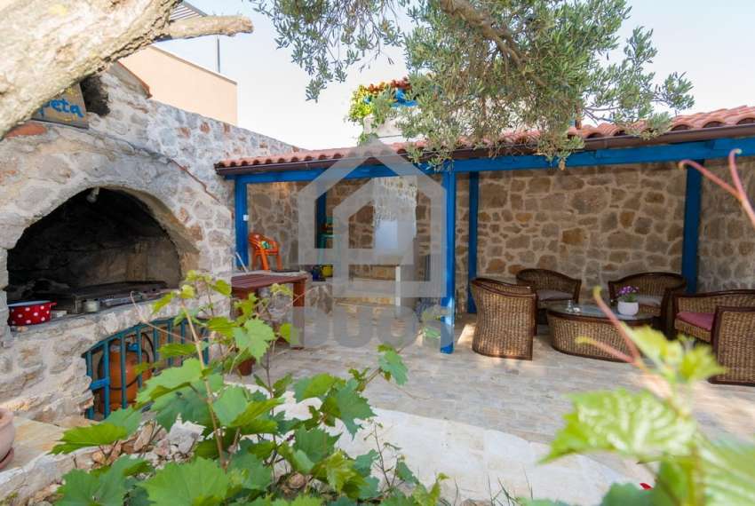 Beautiful villa with 3 apartments on the island of Murter with a well-established rental business 2