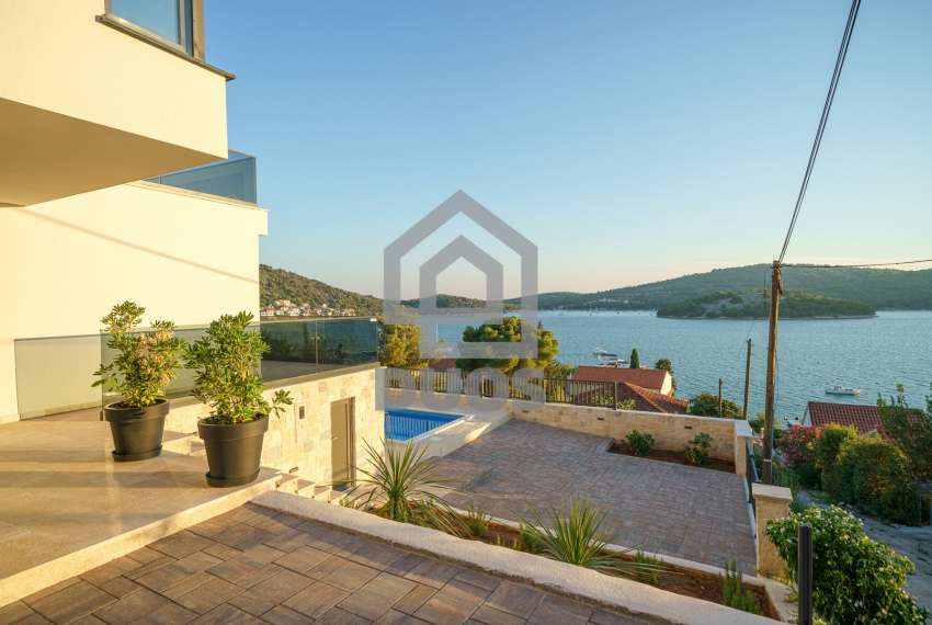 Tisno - luxury villa in three cascades overlooking the sea 18