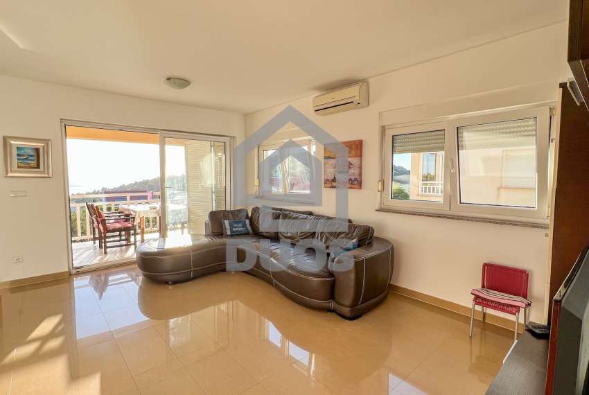 Apartment with sea view with two bedrooms Murter 9