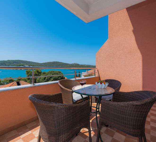 Tisno, sale of an apartment with a sea view, only 50 meters from the sea
