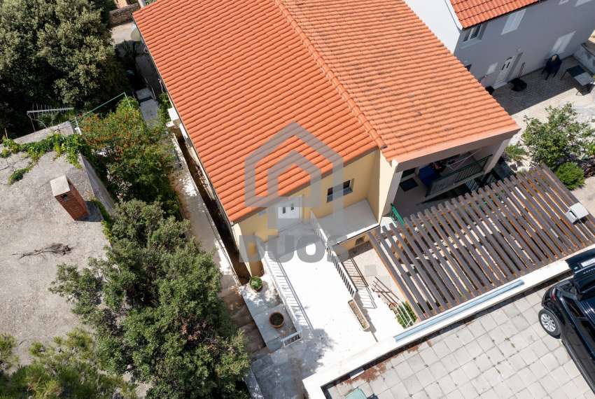 Villa only 20 meters from the sea with three apartments - Grebastica 29